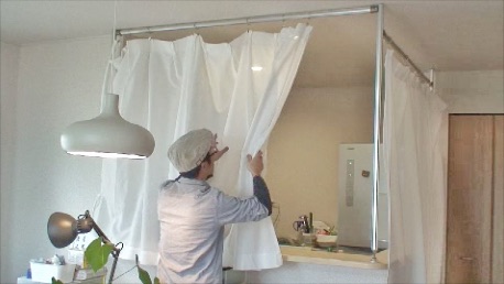 アーネストワンdiy キッチンカウンターに目隠しカーテン自作 フレームdiyラボ