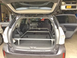プリウス でアルミフレームを使った車中泊用ベッドdiy サーフボードも載せられます フレームdiyラボ
